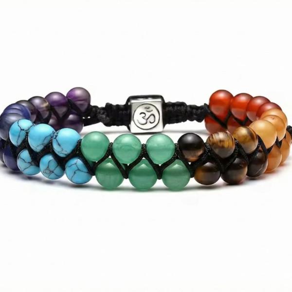 Doppelreihiges Chakra Edelstein Armband mit silbernem OM-Würfel von Manoja Esoterik für Yoga und Meditation.