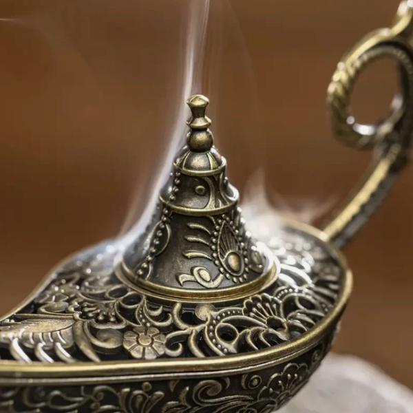 Räucherkegel-Halter aus Metall auf Standfuß, edles orientalisches Deko-Element